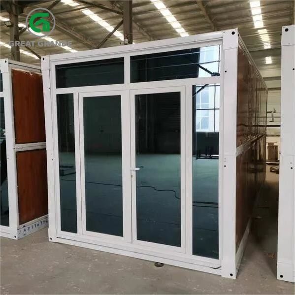 Op maat gemaakte prefab vouwcontainer huis staal glazen deur bruine muur beschikbaar voor huur