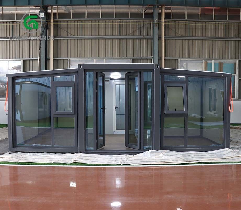 20ft uitbreidbare container Huisontwerp Zwart frame Zwart wandpaneel EPS gehard glas deur